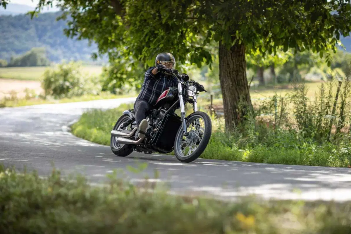 Una Scout in stile chopper old school conclude la serie Forged di Indian  (14)