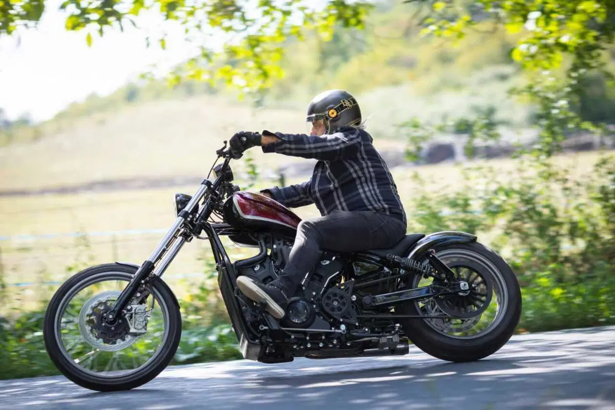 Una Scout in stile chopper old school conclude la serie Forged di Indian  (18)