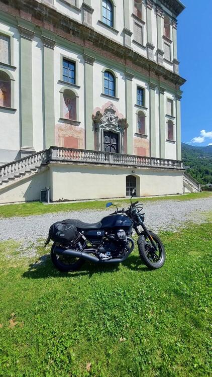 Moto Guzzi V7 Stone (2021 - 24)