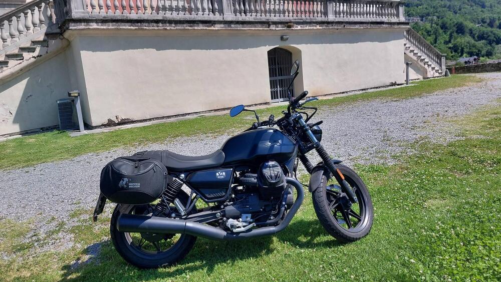 Moto Guzzi V7 Stone (2021 - 24) (2)