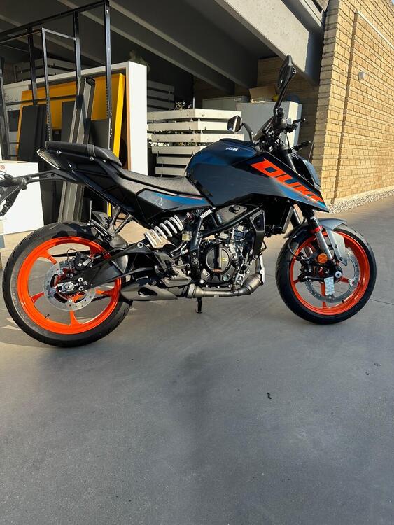 KTM 125 Duke (2024) (3)