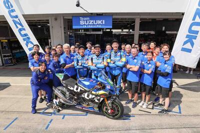 Dall&#039;addio alla MotoGP a una Suzuki GSX che fa paura ed &egrave; ecosostenibile: che storia alla 8 Ore di Suzuka! [VIDEO]