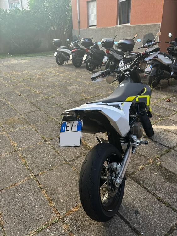 Husqvarna 701 Supermoto (2021) (5)