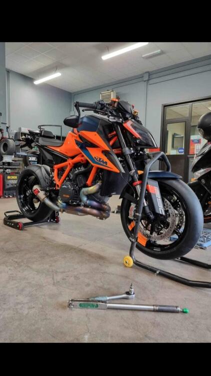 KTM 1290 Super Duke R (2020)