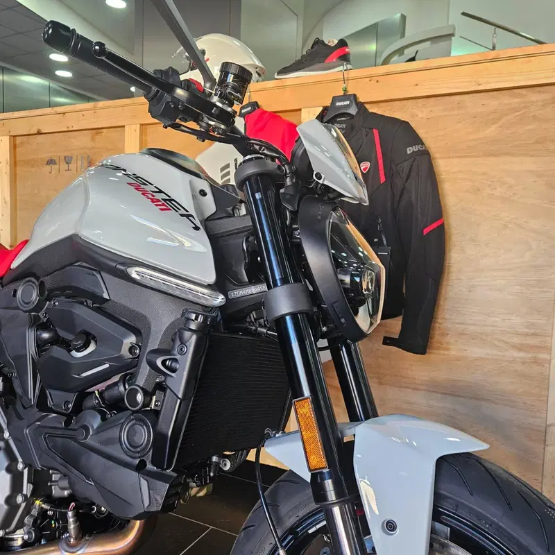 Ducati Monster 937 + (2021 - 25) (3)