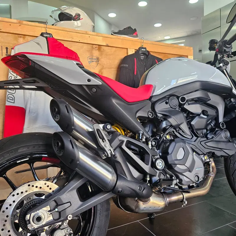 Ducati Monster 937 + (2021 - 25) (4)