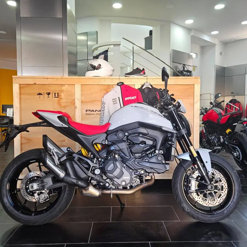 Ducati Monster 937 + (2021 - 25) (5)