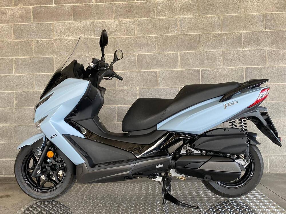 Kymco X-Town 300i (2021 - 24) (3)