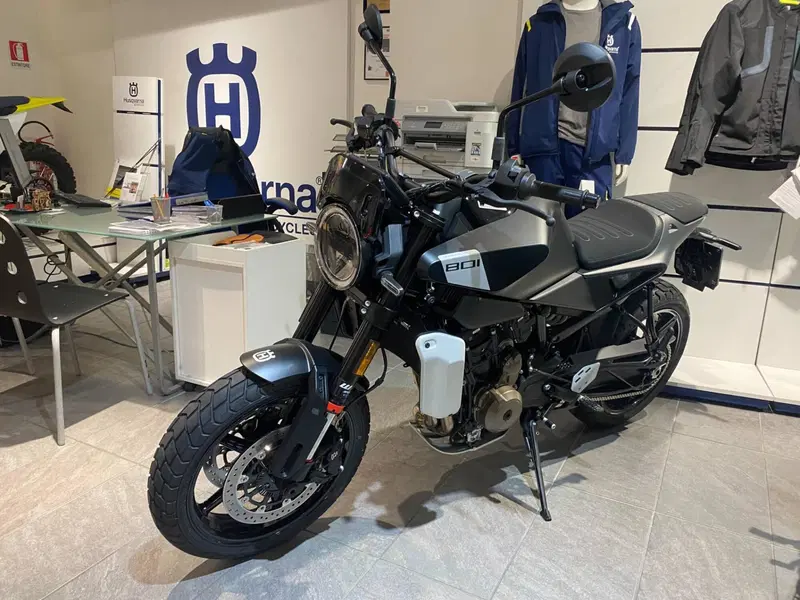 Husqvarna Svartpilen 801 (2024 - 26) (3)