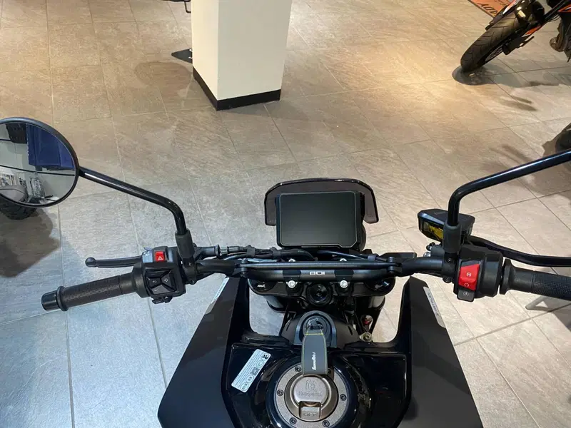 Husqvarna Svartpilen 801 (2024 - 26) (4)