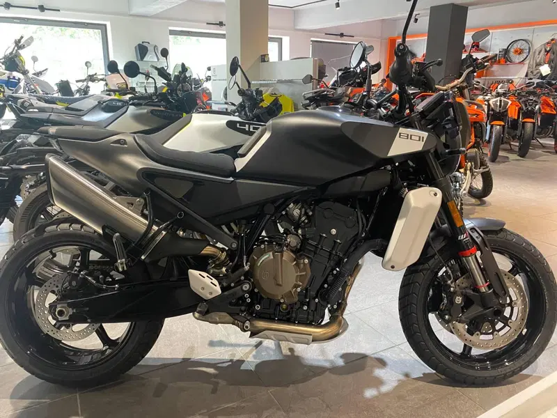Husqvarna Svartpilen 801 (2024 - 26) (2)