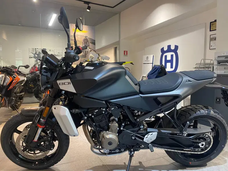 Husqvarna Svartpilen 801 (2024 - 26)