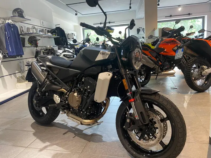 Husqvarna Svartpilen 801 (2024 - 26) (5)