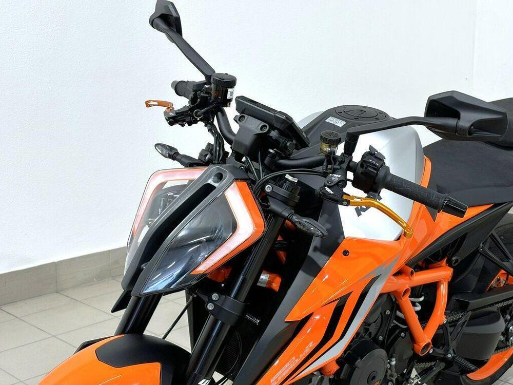 KTM 1290 Super Duke R (2022 - 23) (4)