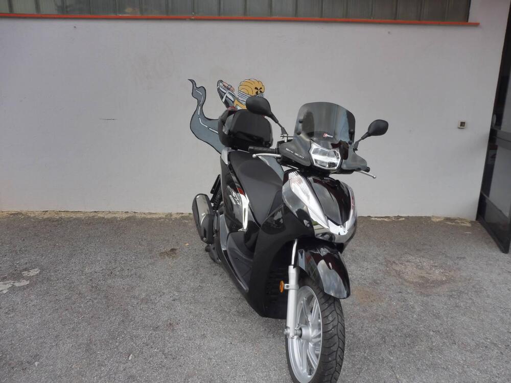 Honda SH 300 i ABS (2016 - 20) (2)