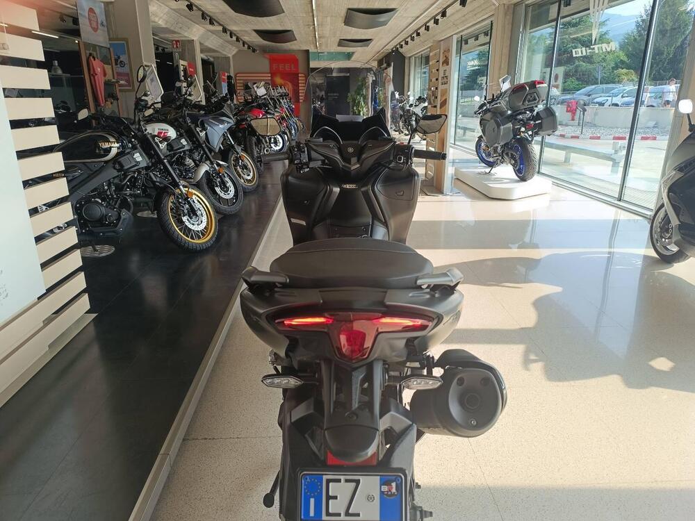 Yamaha T-Max 560 Tech Max (2021) (2)