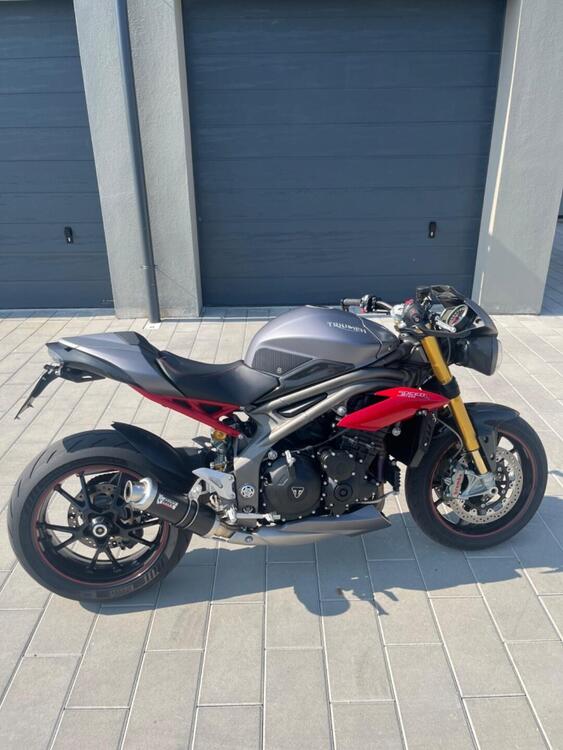 Triumph Speed Triple 1050 R ABS (2016 - 17) (2)