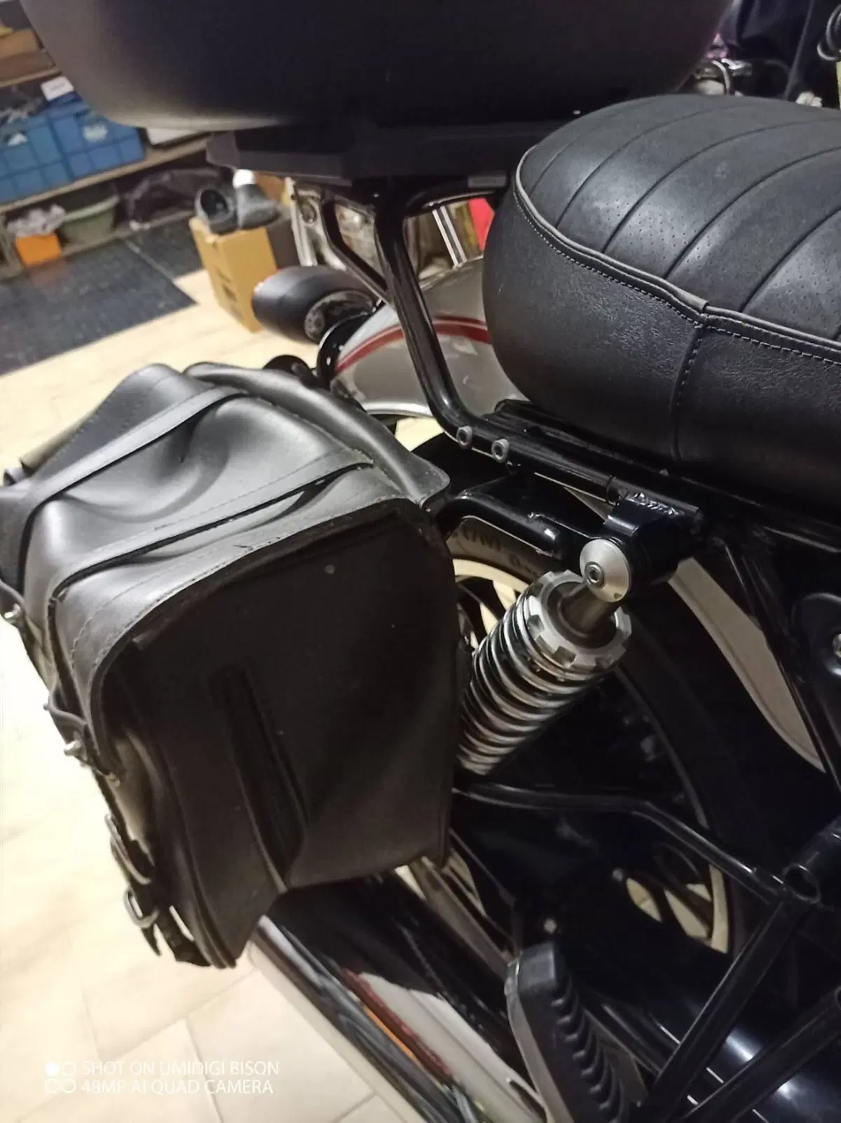 Moto Guzzi V9 Roamer (2016 - 18) (7)