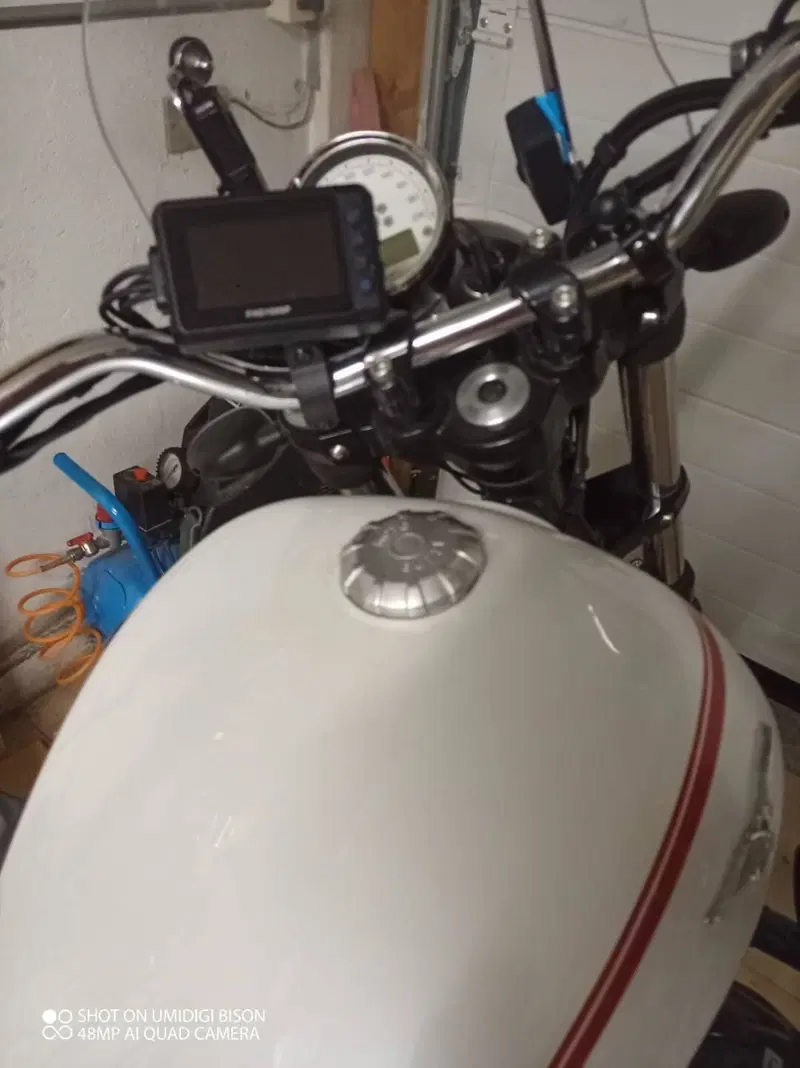 Moto Guzzi V9 Roamer (2016 - 18) (12)