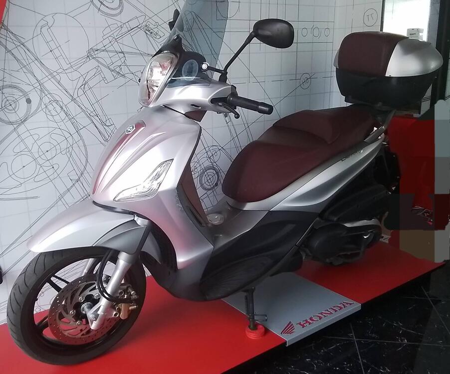 Piaggio Beverly 350 SportTouring ie (2011 - 15) (2)