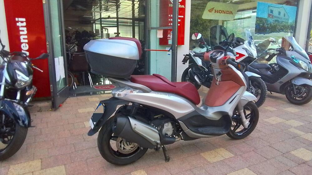 Piaggio Beverly 350 SportTouring ie (2011 - 15) (5)