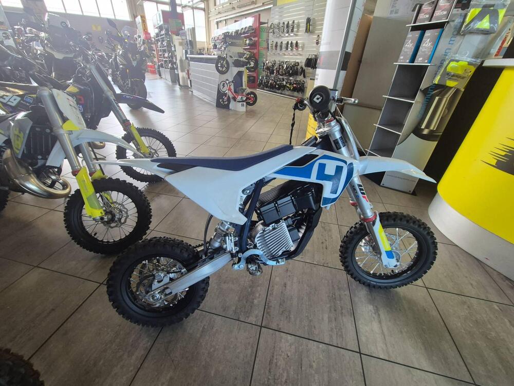 Husqvarna EE 5 (2021 - 22)