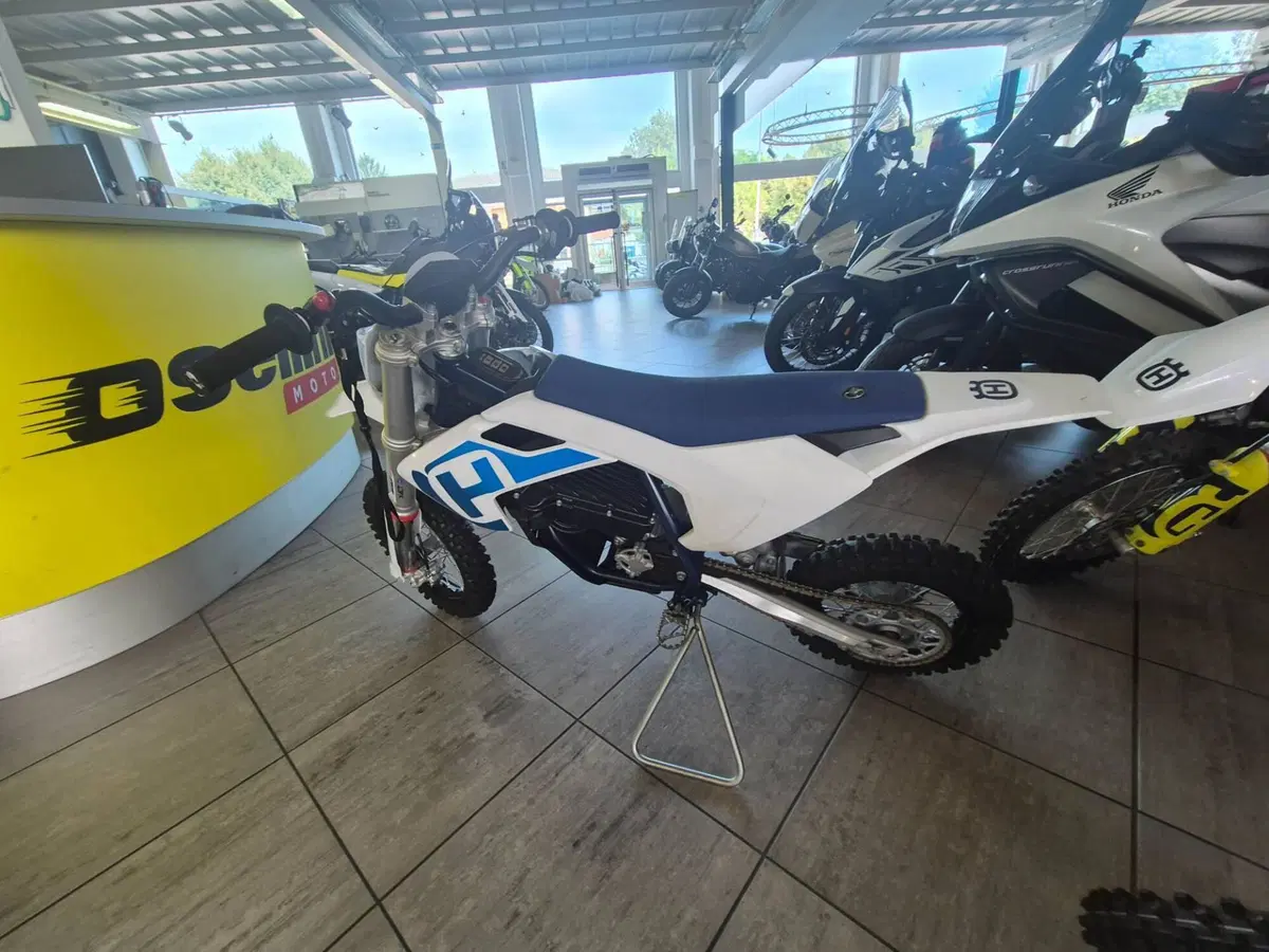 Husqvarna EE 5 (2021 - 22) (4)
