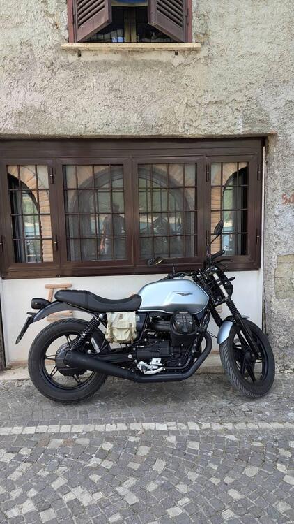 Moto Guzzi V7 850 Stone Special Abs (2021) (4)