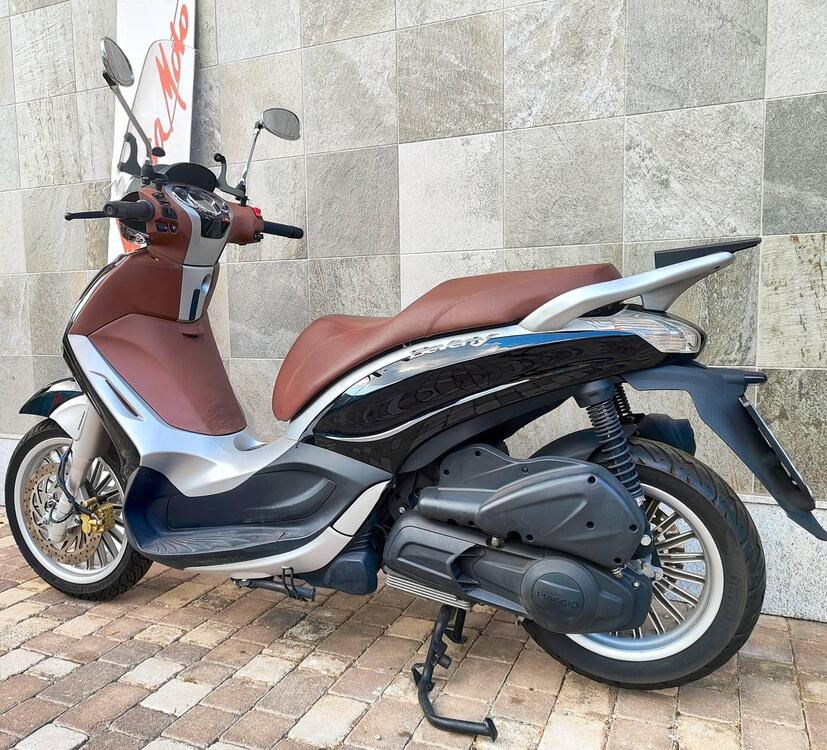 Piaggio Beverly 300 i.e. ABS-ASR (2016 - 20) (2)