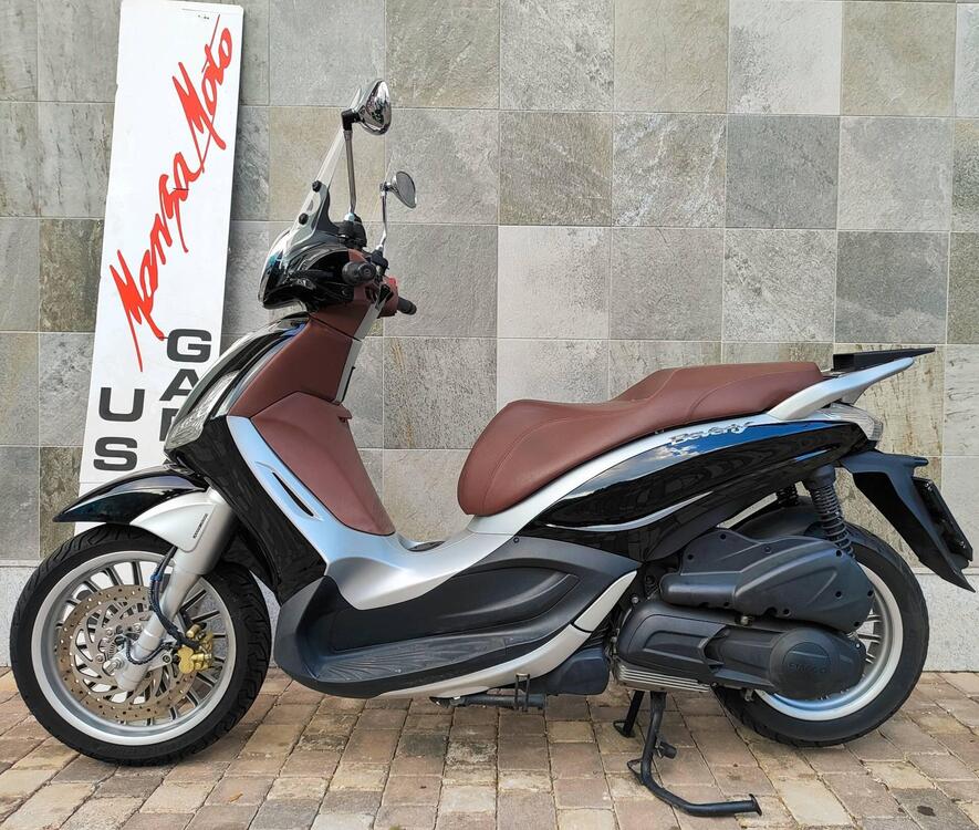 Piaggio Beverly 300 i.e. ABS-ASR (2016 - 20) (3)