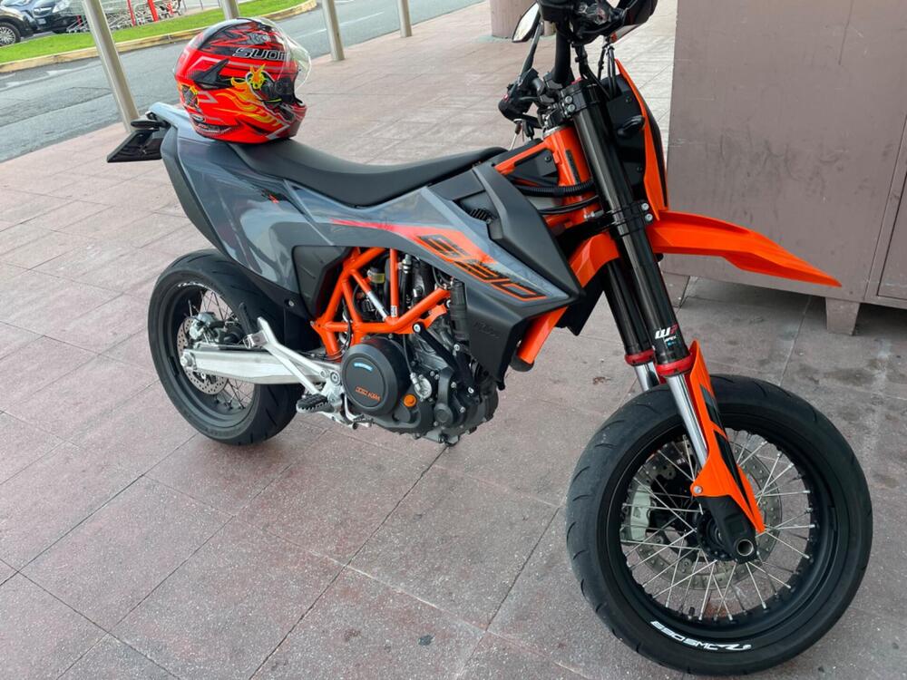 KTM 690 SMC R (2021-22) (2)