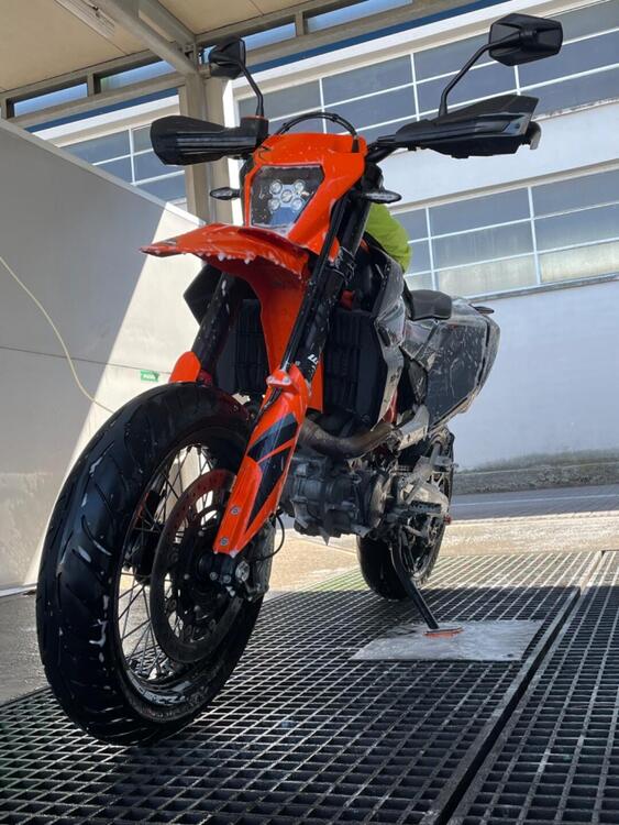 KTM 690 SMC R (2021-22) (4)