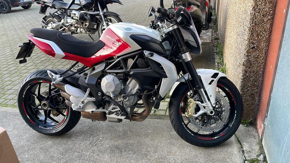 MV Agusta Brutale 675 (2011 - 15) (2)