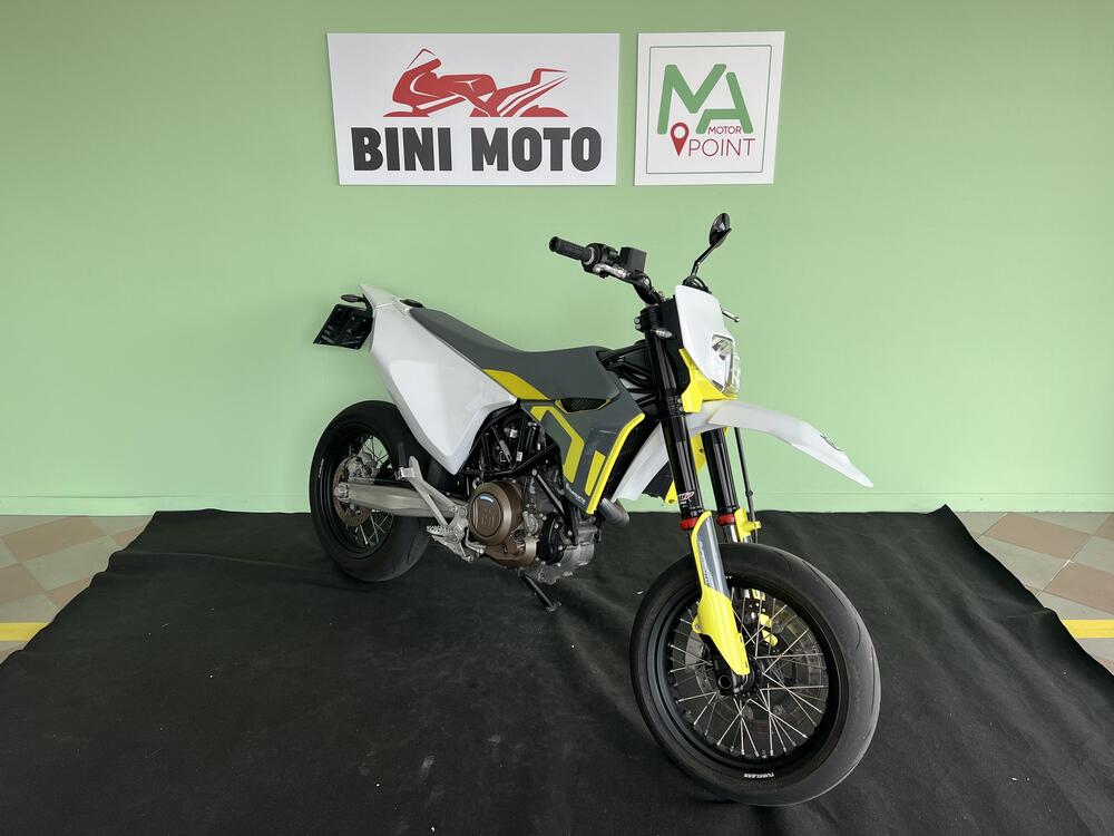 Husqvarna 701 Supermoto (2021) (2)