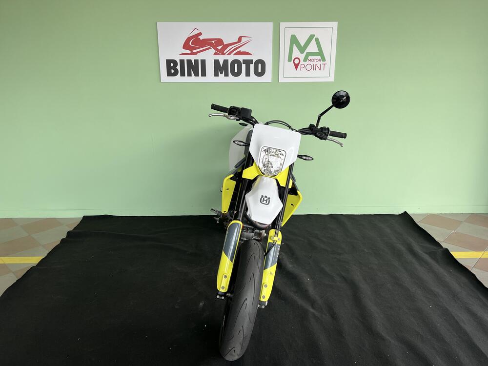 Husqvarna 701 Supermoto (2021) (3)