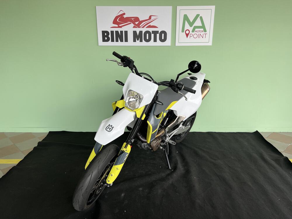 Husqvarna 701 Supermoto (2021) (4)