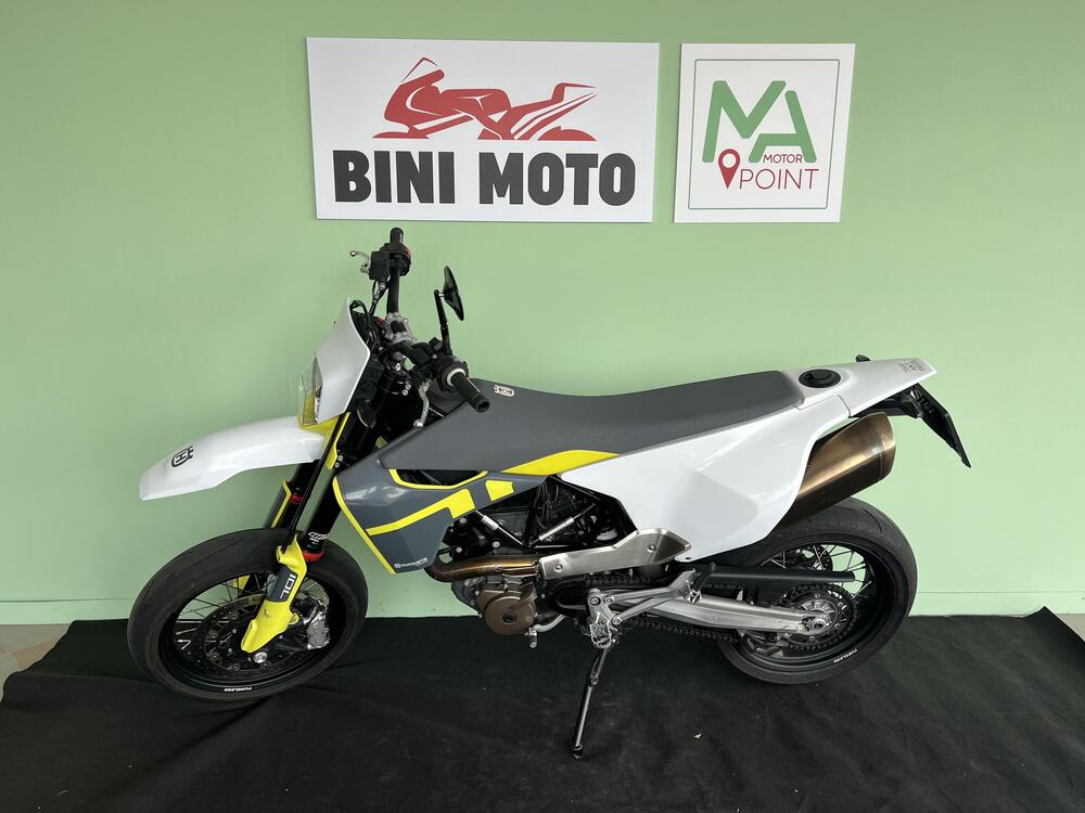 Husqvarna 701 Supermoto (2021) (5)