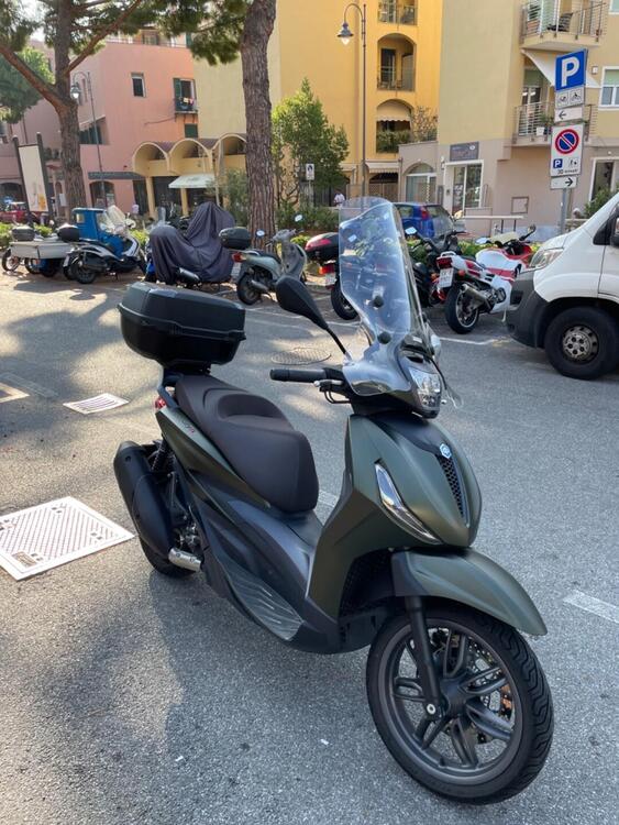 Piaggio Beverly 300 ABS-ASR (2021 - 24) (2)