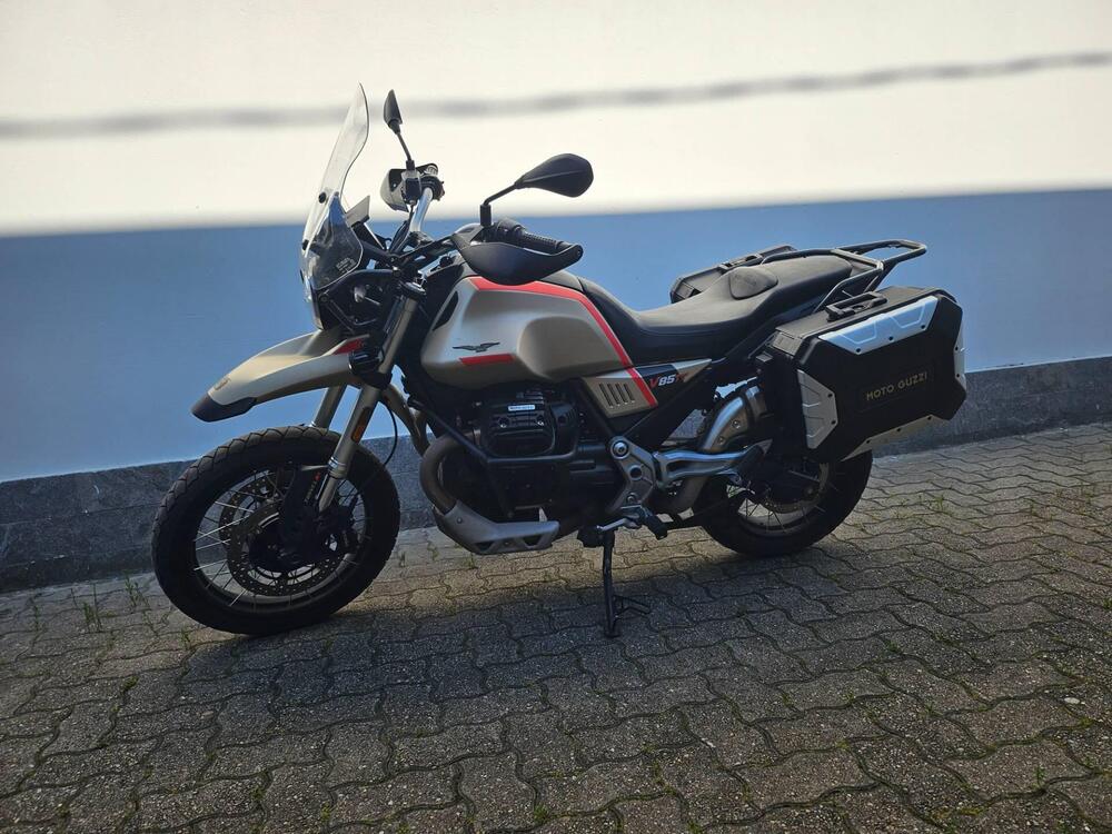 Moto Guzzi V85 TT Travel (2021 - 23) (3)