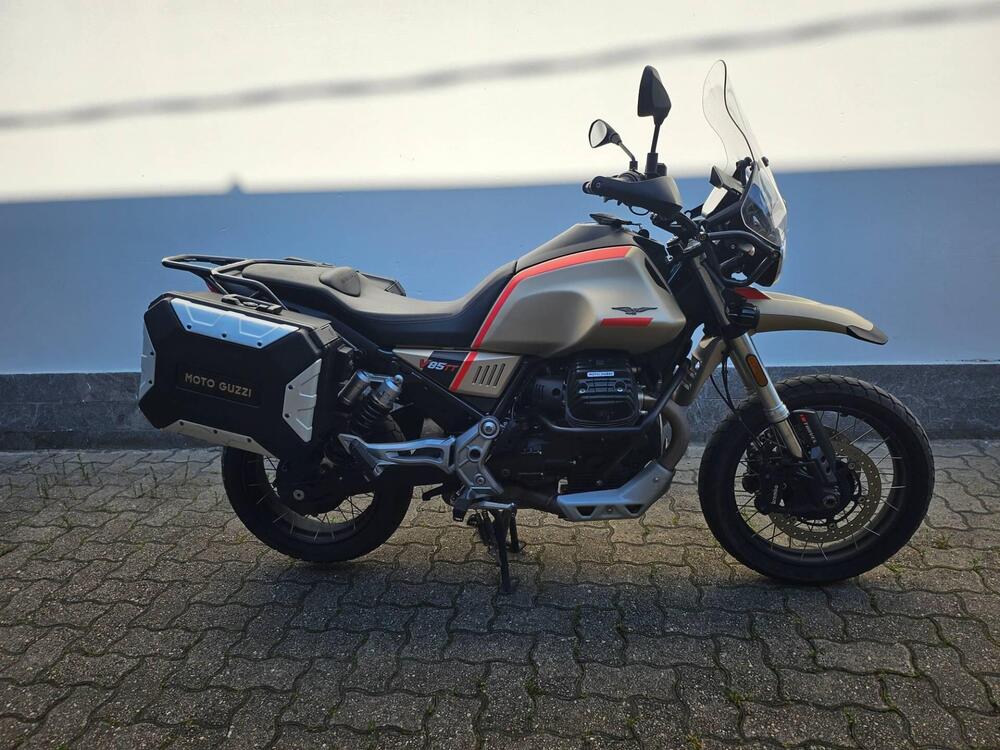 Moto Guzzi V85 TT Travel (2021 - 23)