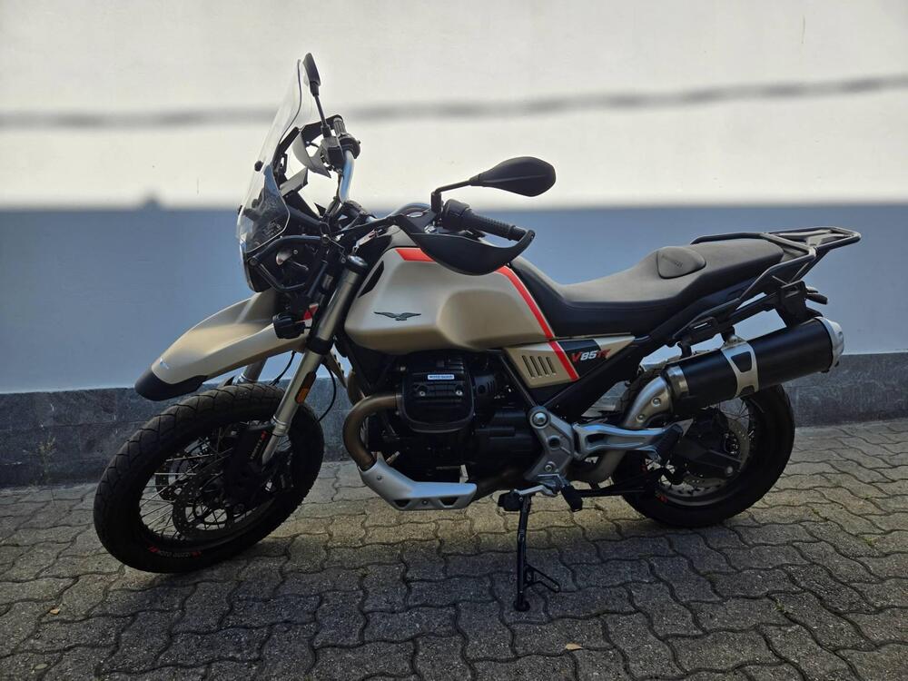 Moto Guzzi V85 TT Travel (2021 - 23) (4)