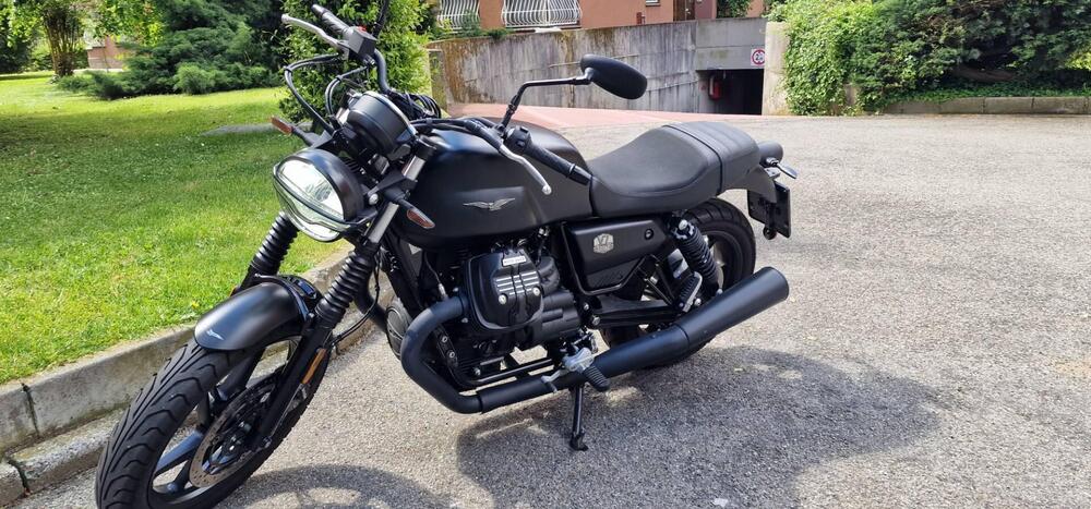 Moto Guzzi V7 Stone (2021 - 24) (5)