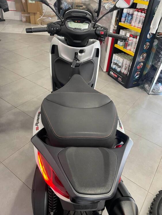 Piaggio Beverly 300 Hpe (2021) (3)