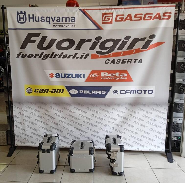 KIT BORSE CF MOTO IN ALLUMINIO PER MT 800