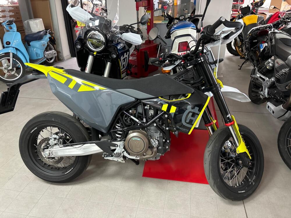 Husqvarna 701 Supermoto (2023 - 24)