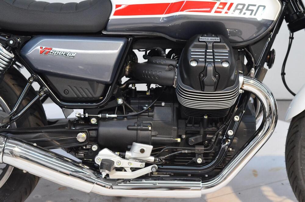 Moto Guzzi V7 Special (2021 - 24) (3)