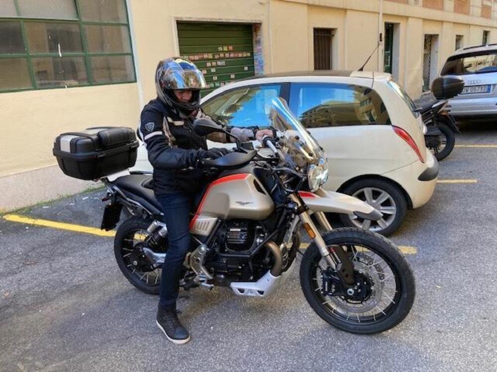 Moto Guzzi V85 TT (2021 - 23) (2)