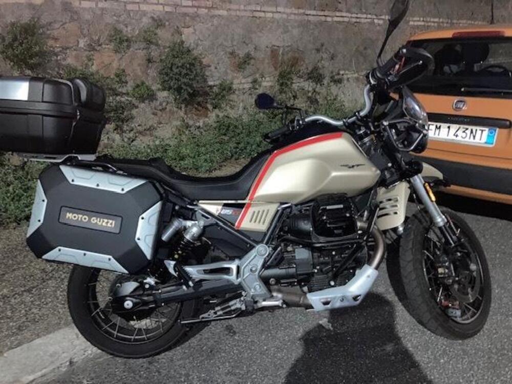 Moto Guzzi V85 TT (2021 - 23) (3)