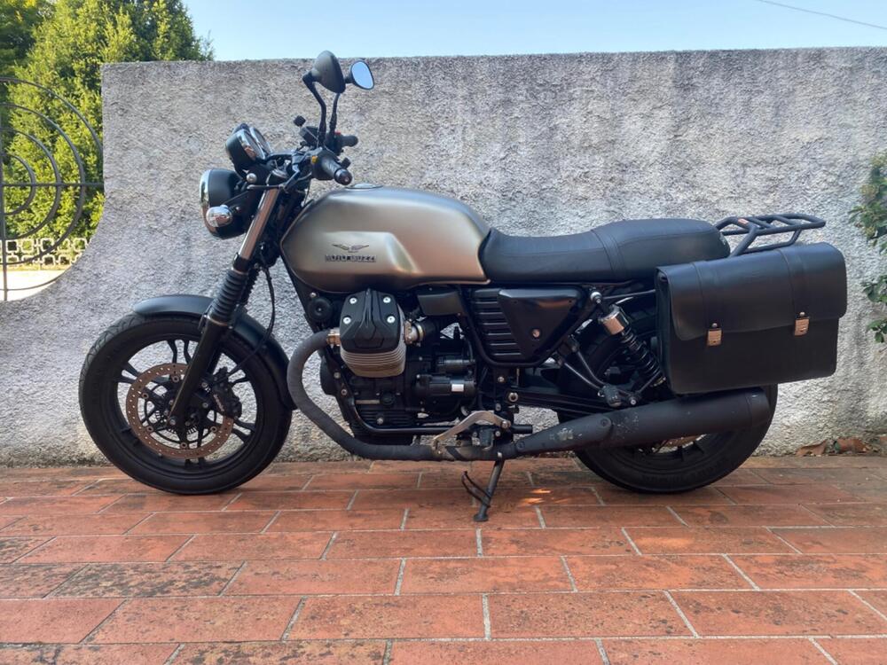 Moto Guzzi V7 II Stone (2015 - 17)