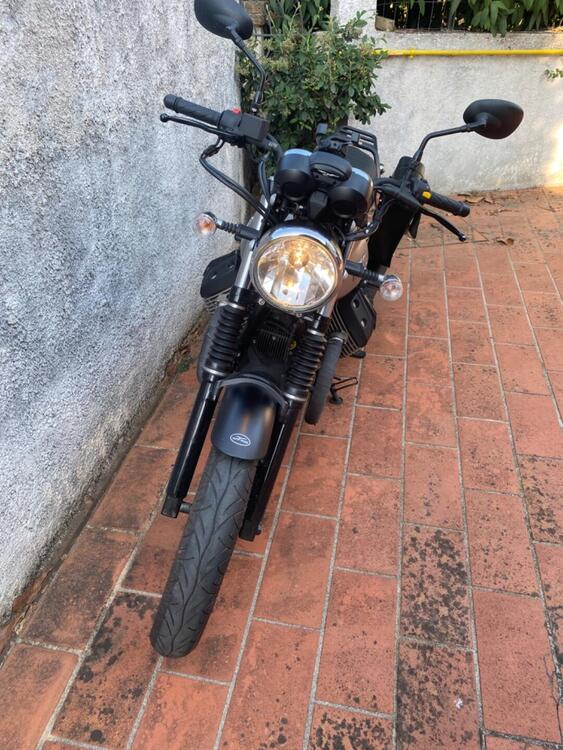 Moto Guzzi V7 II Stone (2015 - 17) (2)